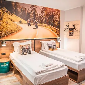 https://three-dolphins-family-hotel.varna-hotels.com